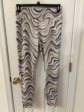 PINK Victoria's Secret Swirl-Print High-Rise Leggings in Beige, Gray, White
